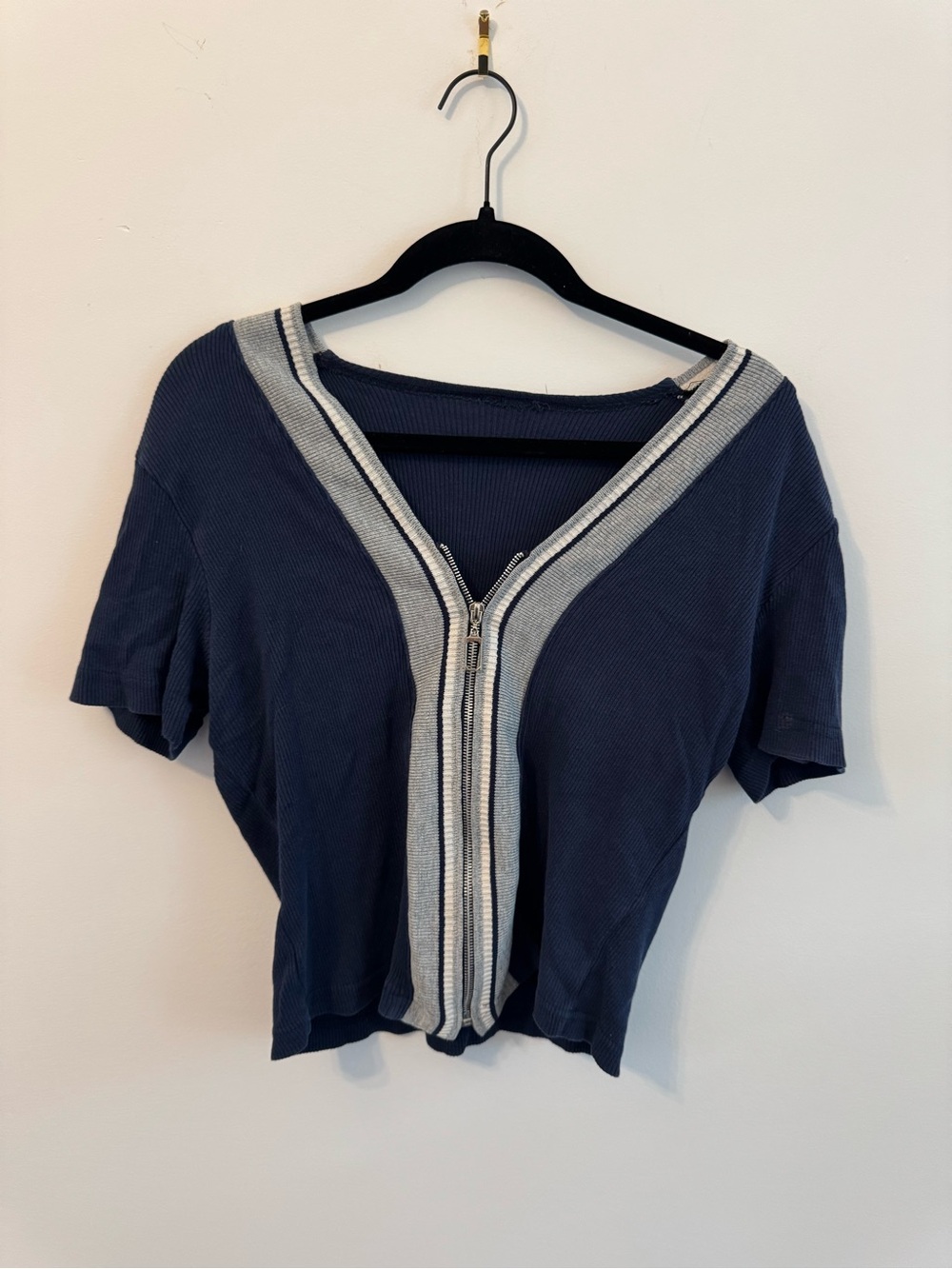 Size M Vintage Navy Short-Sleeve Zip Front Top with Light Gray Trim